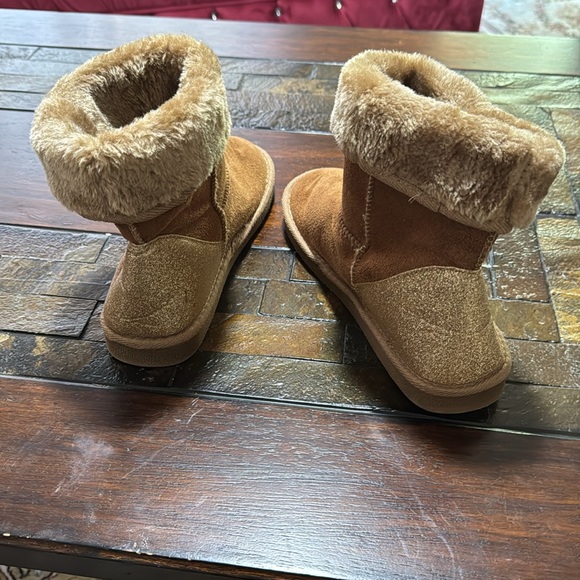 Size 9 Epicstep hugs like shoes NWT. - Picture 3 of 4